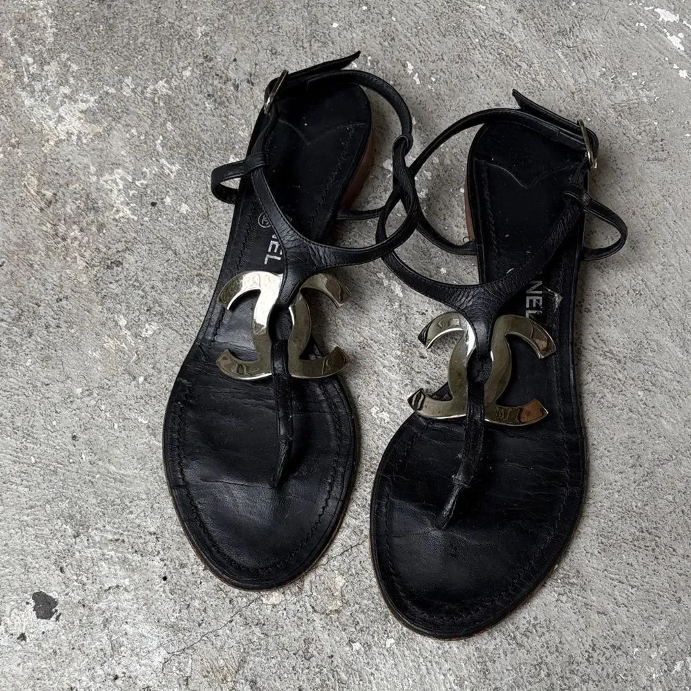 Chanel logo plaque flats